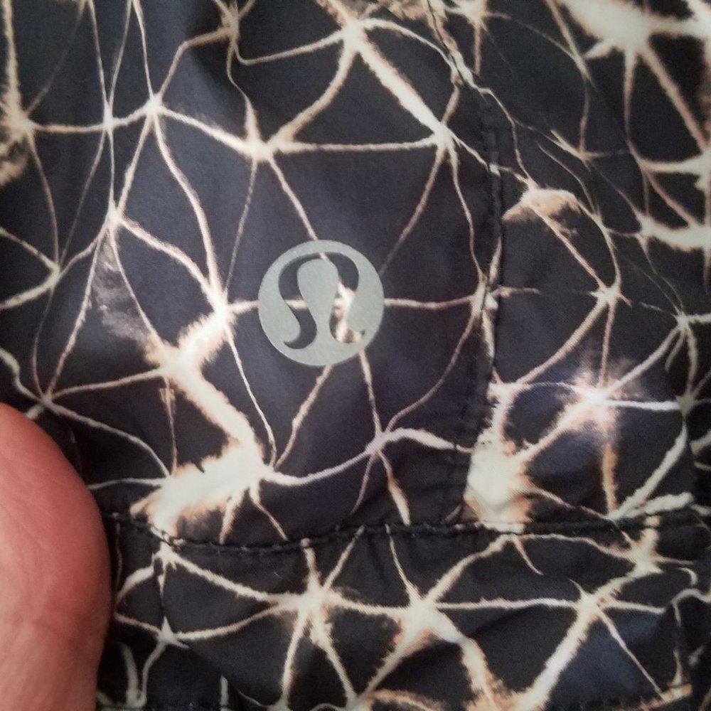 **HP 4/4/24 **Lululemon Miss Misty Jacket - Pack It Windbreaker Star Crushed - 6 - Picture 8 of 12